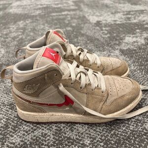 Jordan 1 Mid SE Peanut Butter & Jelly GS Size 2Y Shoes